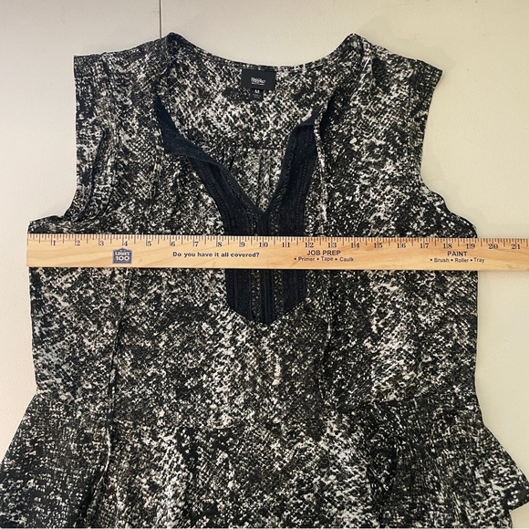Mossimo Snake Print Lace Ruffle Top Women Medium Sleeveless Black White Romantic - Picture 7 of 9